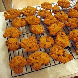 Biscoitos de abóbora com gotas de chocolate