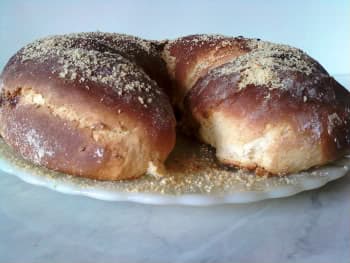 Pão Doce Recheado de Amendoim