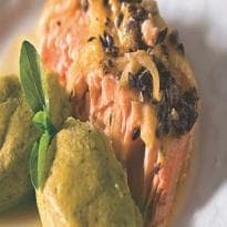 Salmão ao molho de maracujá