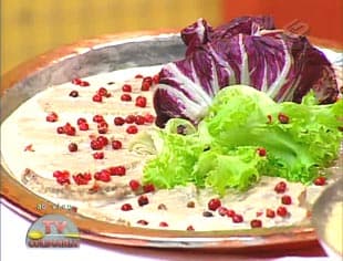 Lagarto fatiado com molho de atum