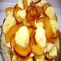 Merengue com maçã e sorvete