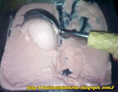 Petit suisse - Sorvete de morango