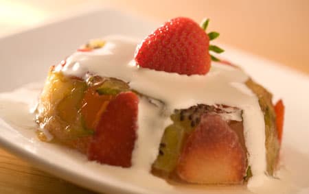 Salada de frutas enformada