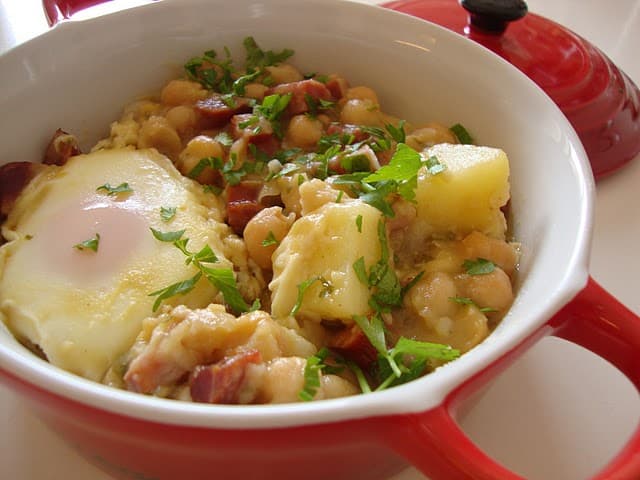 Estufadinho de Grão com Ovo
