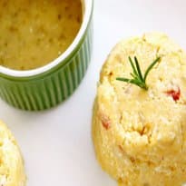 Cuscuz de milho com molho de peixe