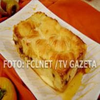 Pudim de pão com caqui e chocolate