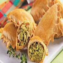 Empanadas de Frango com Pesto de Coentro