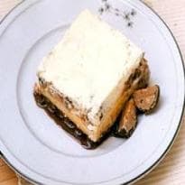 Pavê de Bombom com Biscoito Champagne