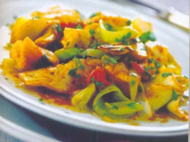 Peru ao molho de laranja com alcachofras