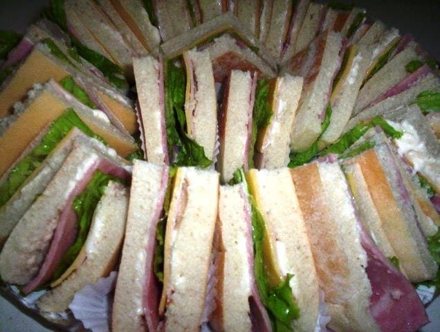 Mini sanduíche para festa