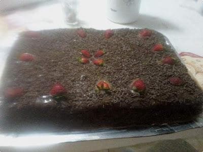 Bolo de Brigadeiro com Morangos