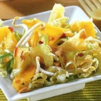 Salada de brotos de soja à moda asiática