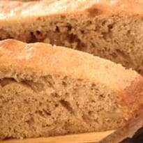 Bolo de nozes e especiarias