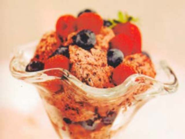 Taça de frutas silvestres