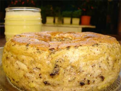 Merengue de ameixas com creme de gemas