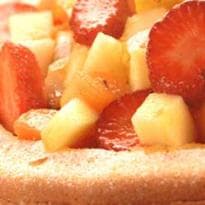 Bolo light com salada de frutas