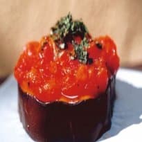 Berinjela em rodelas com pasta de pimentão