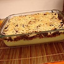 Gratinado de mandioca e charque