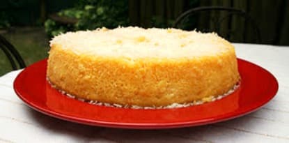 Bolo de Fubá com queijo e coco