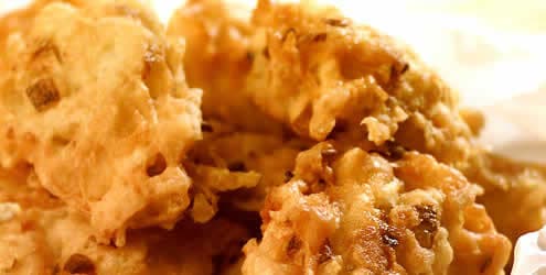 Bolinho assado de batata com espinafre