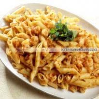 Penne com molho de camarões