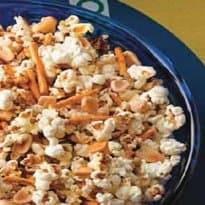 Pipoca com Molho de Alho e Amendoim