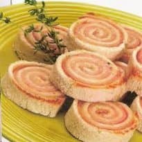 Rolinhos de atum e pão de fôrma