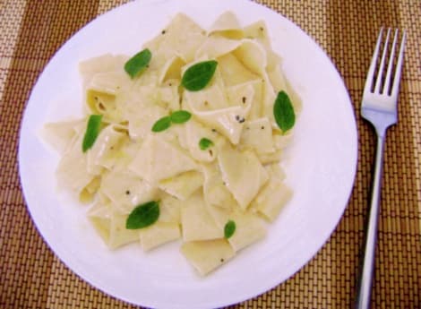 Molho de Creme de Leite com Manjericão