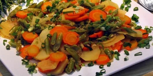 Legumes de Primavera com Molho de Queijo