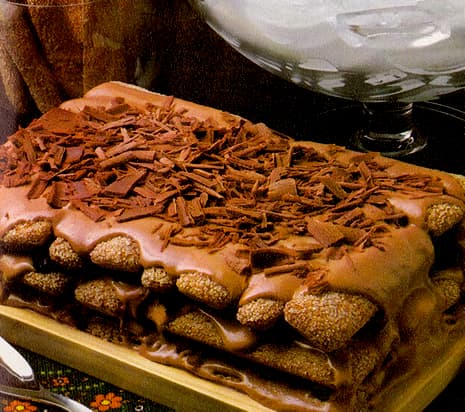 Pavê de chocolate com biscoitos champagne