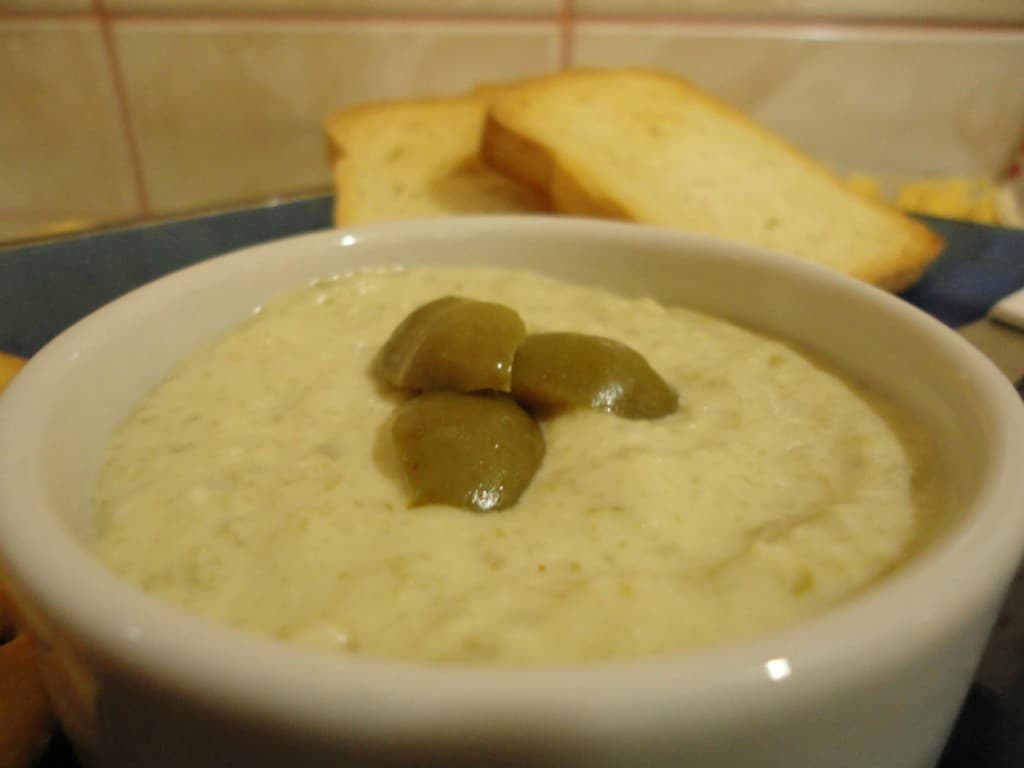 Patê de azeitona com ricota