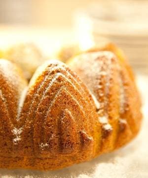 Bolo de Laranja Bahia com raspas