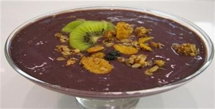 Açaí na Tigela com Suco de Soja de Banana