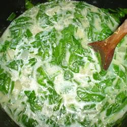 Sopa de grão de bico, alho e espinafre