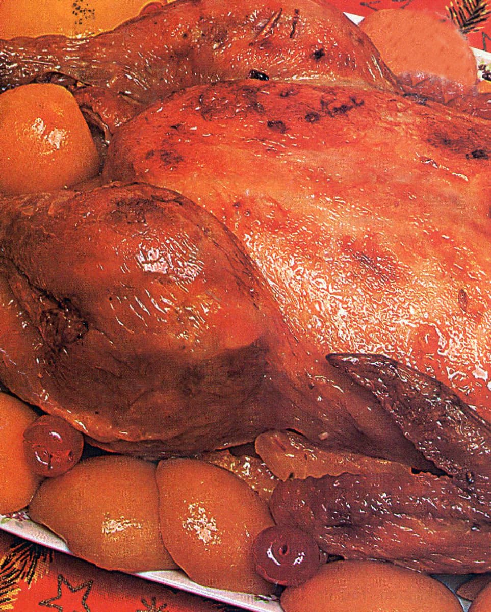 Peru festivo com pêssegos