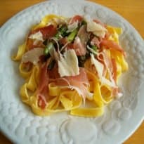 Tagliatelle de presunto