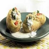 Batatas Assadas com Legumes e Iogurte