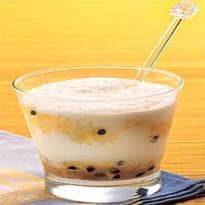 Suco de coco com geléia de maracujá