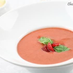 Gaspacho de tomate com morango
