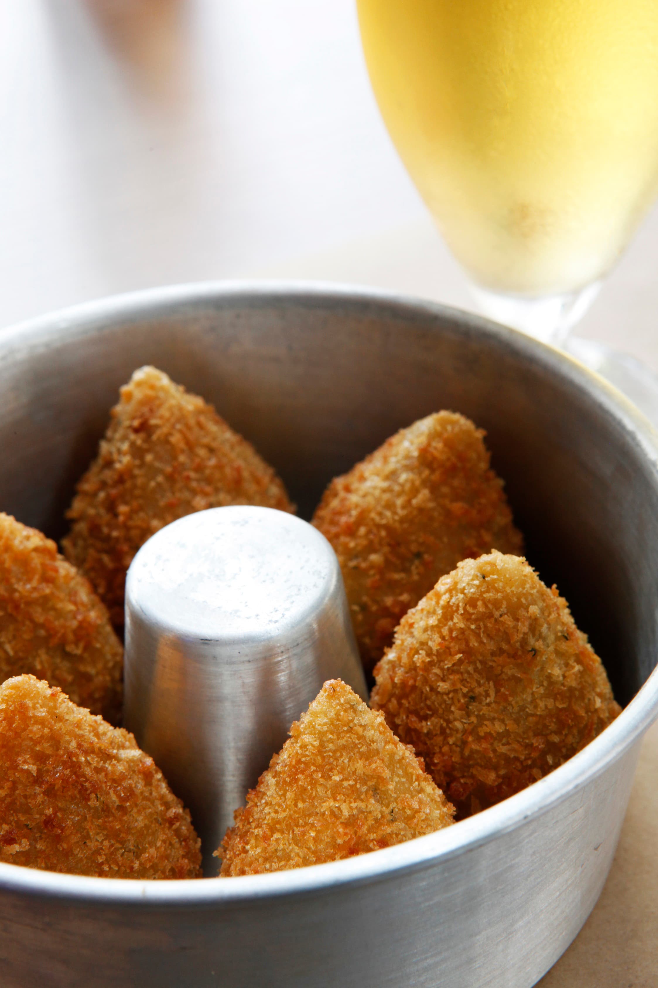 Coxinha de Pernil do Brexó Bar