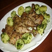 Frango ao pesto com batata sauté