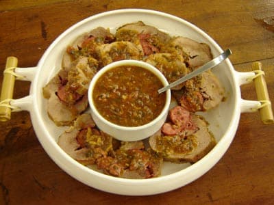 Lagarto recheado com molho especial