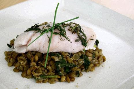 Peixe Sobre Lentilhas e Espinafre