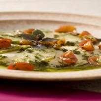 Ravióli de paio ao pesto e tomatinhos