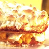 Bolo com manga e merengue