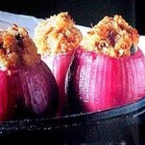 Cebolas com recheio de atum