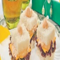 Mini sanduiche ao molho tartaro