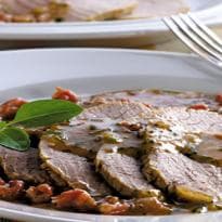 Lagarto Assado com Molho de Linguiça