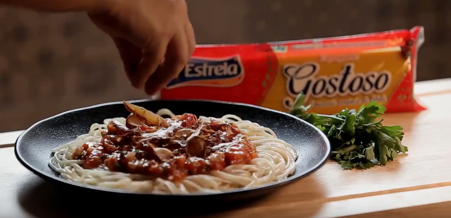 Macarrão com Molho de Tomate Caseiro