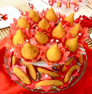 Risoles e coxinha doce